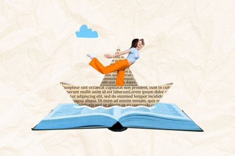 Collage aus Zeitungsausschnitten, die zusammengenommen die Darstellung einer Frau auf einem Segelboot ergibt. Sie steht auf dem Boot aus Zeitungspapier auf einem Bein und schaut nach vorne gebeugt geradeaus in die Ferne. Das "Meer" ist die ausgeschnittene Darstellung eines aufgeschlagenen Buches. 